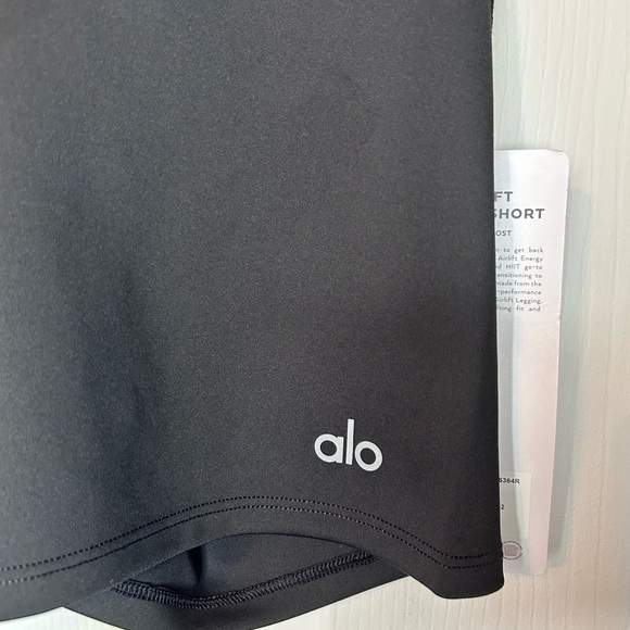NWT ALO Yoga 5" Airlift Energy Short- Black/ Size X-Small (2-4) - Picture 7 of 10